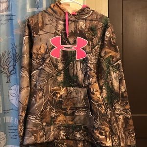 Under Armour women’s pick and camo jacket.